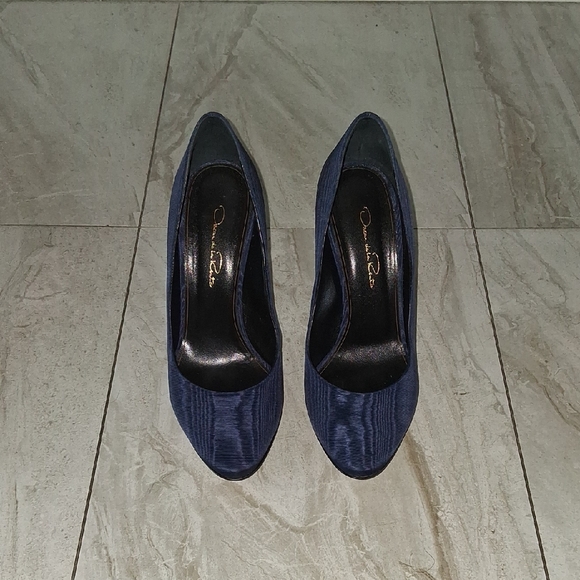 Oscar de la Renta Shoes - Oscar de la Renta Navy Heels